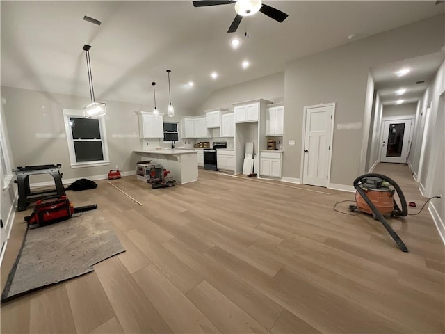 living room featuring vaulted ceiling, light hardwood / wood-style floors, and ceiling fan