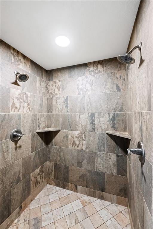 bathroom featuring tiled shower