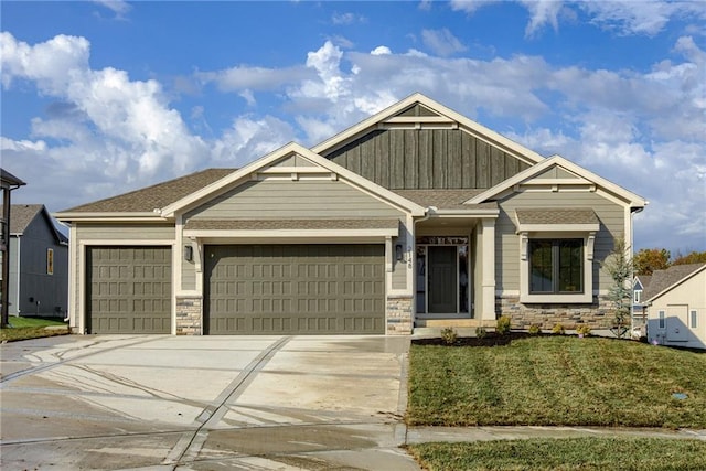 craftsman house with a garage and a front lawn