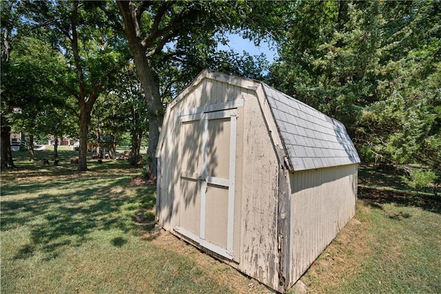 view of outbuilding with a yard