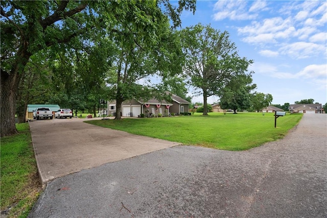 2924 Crown Dr, Independence, KS 67301 - view of front of home with concrete driveway and a front yard