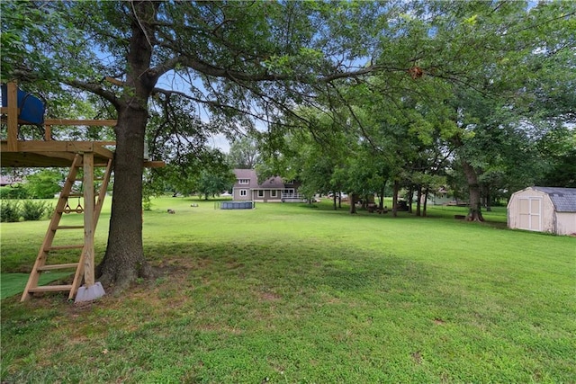 2924 Crown Dr, Independence, KS 67301 - view of grassy yard featuring a shed