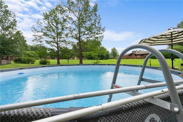 2924 Crown Dr, Independence, KS 67301 - swimming pool with a lawn