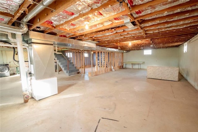 basement with washer / clothes dryer and heating unit