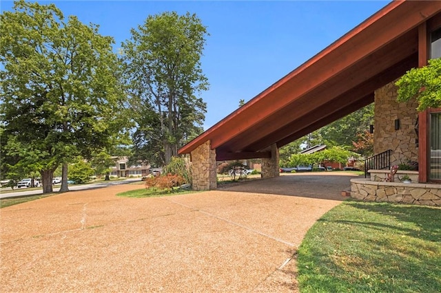 view of home's community featuring a yard