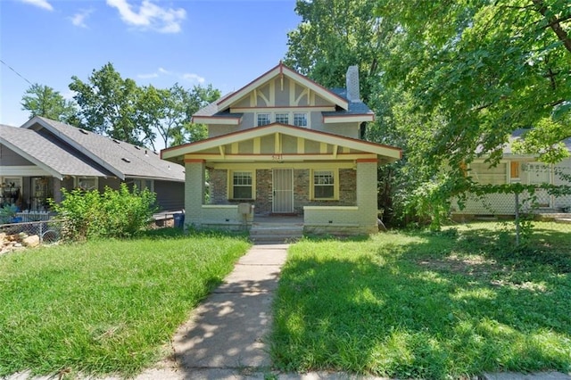 view of front facade featuring a porch and a front yard