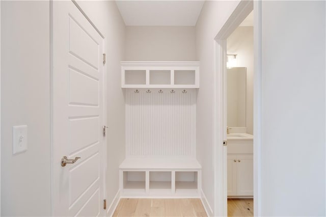 7004 NE 102nd Ct, Kansas City, MO 64156 - mudroom featuring light wood finished floors