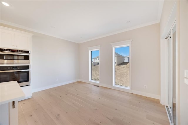 7004 NE 102nd Ct, Kansas City, MO 64156 - unfurnished living room featuring light wood-style flooring, ornamental molding, and recessed lighting