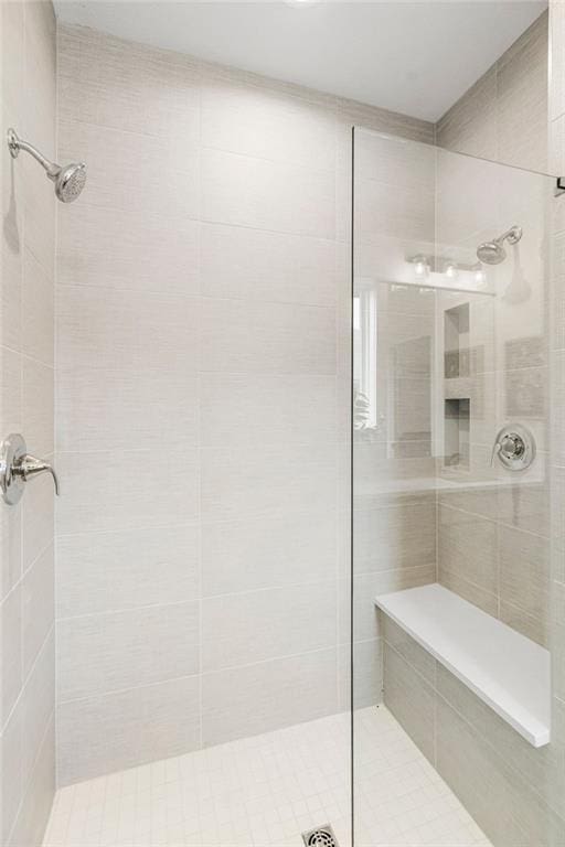 bathroom featuring a tile shower