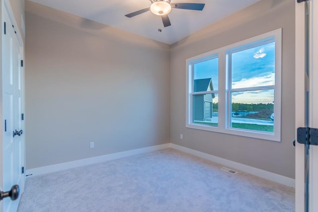 unfurnished room featuring ceiling fan and light colored carpet