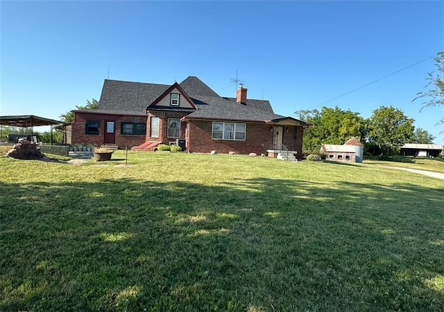 view of front of property with a front lawn