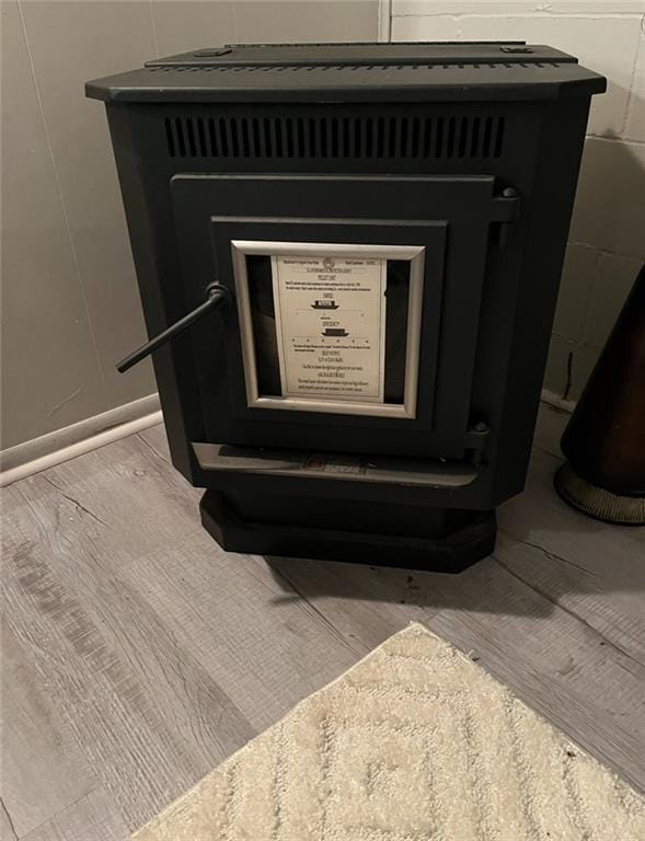 interior details with hardwood / wood-style floors