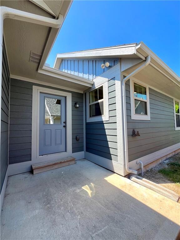 entrance to property featuring a patio