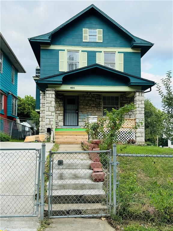 view of front of house with covered porch