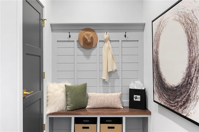 18452 Windsor St, Overland Park, KS 66085 - view of mudroom