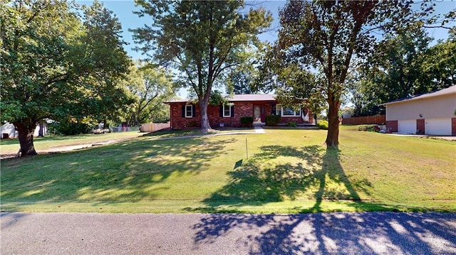 single story home featuring a front yard