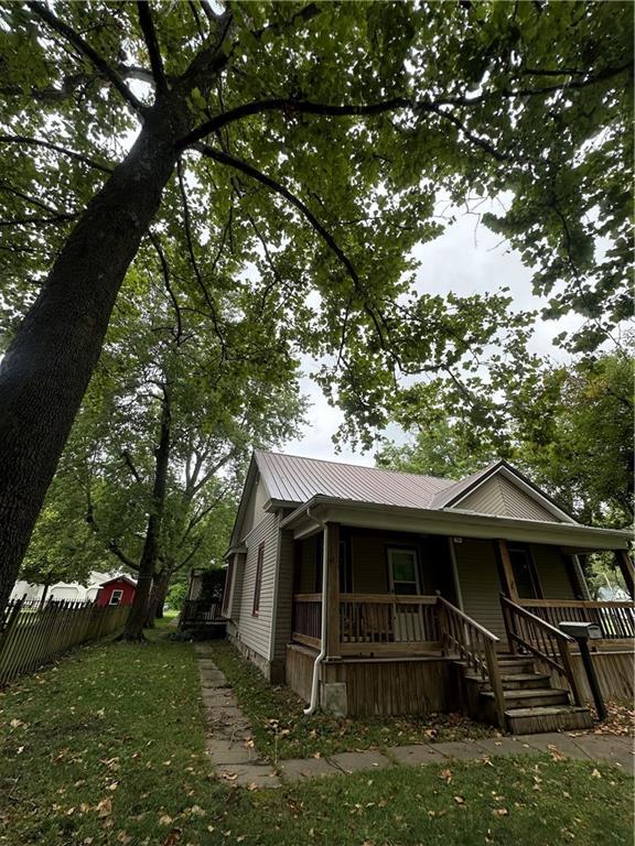 view of front of home featuring a front lawn and a porch