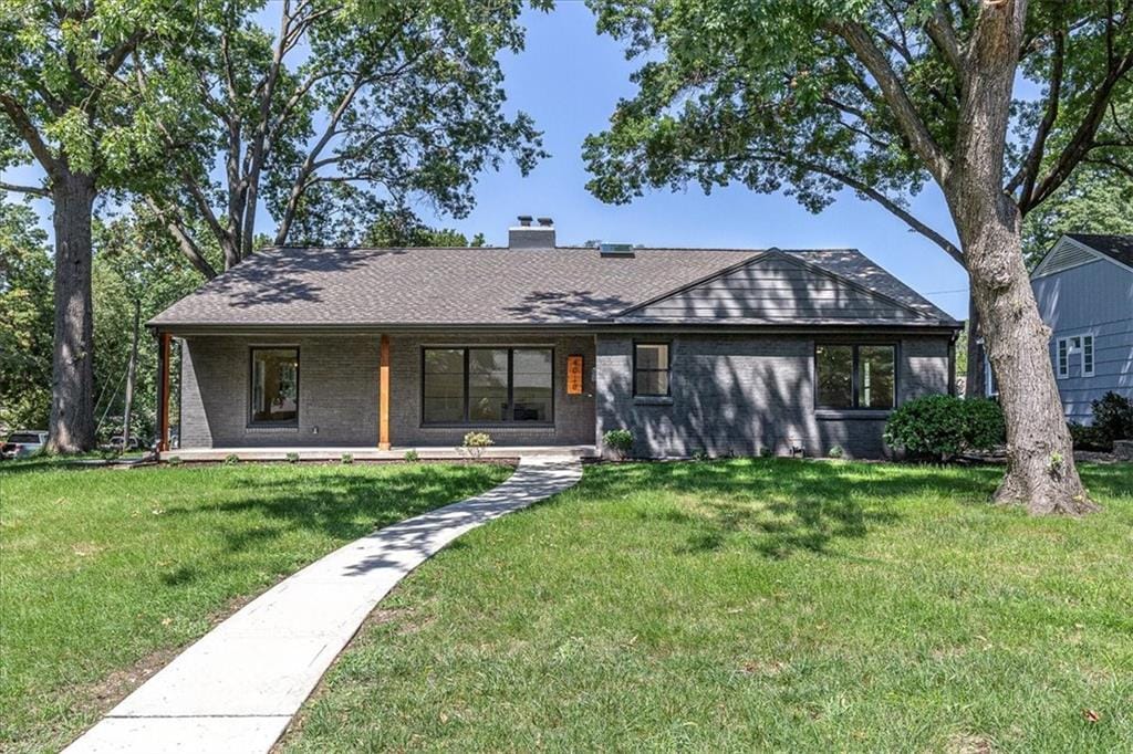 ranch-style house with a front yard