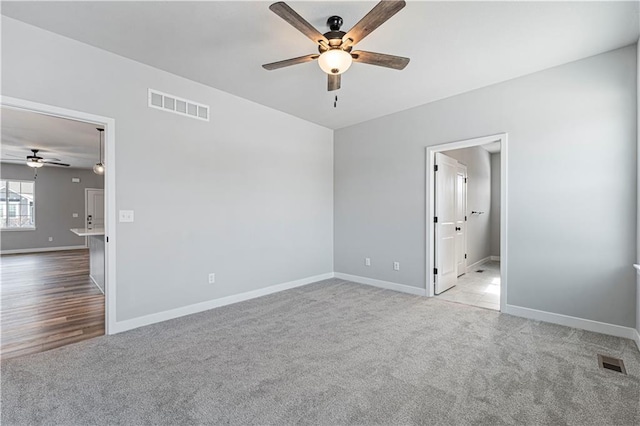 carpeted empty room featuring ceiling fan