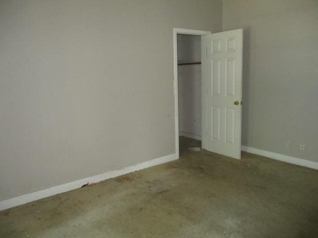 unfurnished bedroom with carpet and a closet