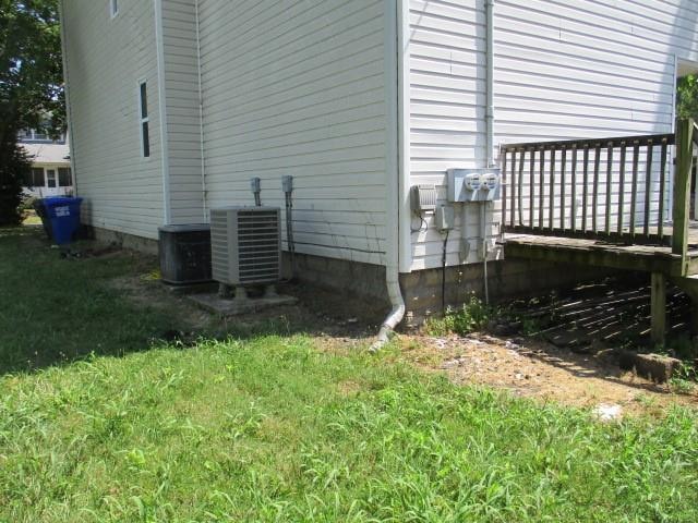 view of home's exterior with cooling unit