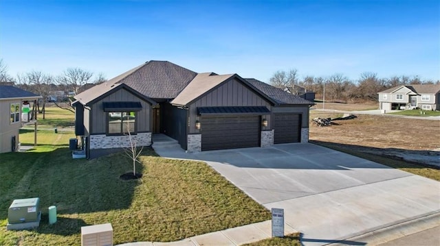 view of front of home featuring a front yard and a garage