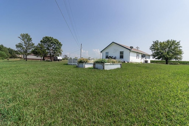 view of yard with cooling unit