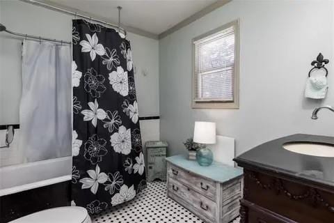 bathroom featuring vanity, a shower with shower curtain, toilet, and ornamental molding