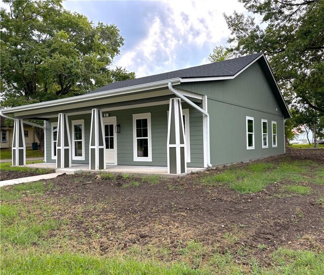 view of front of house with covered porch