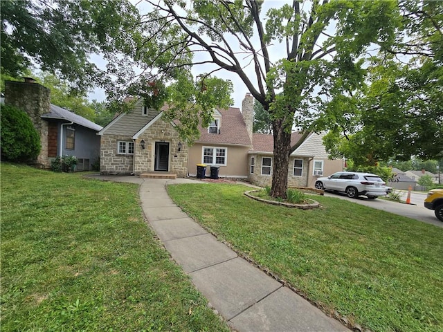 view of front facade with a front yard