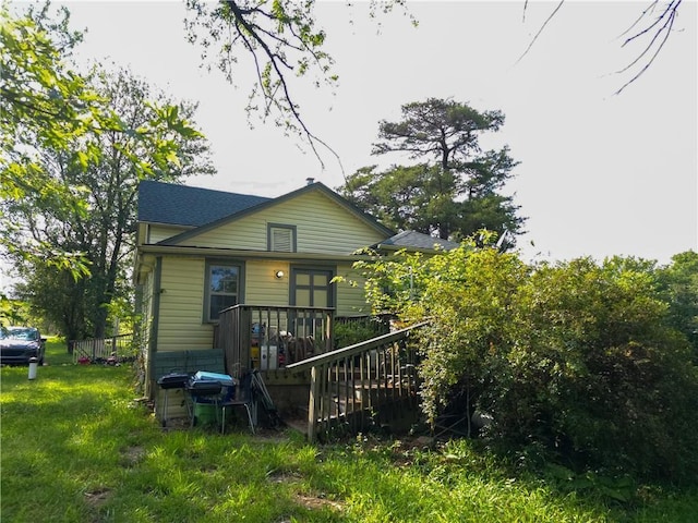 back of house with a yard