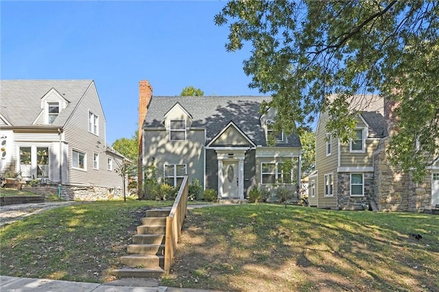 view of front of house featuring a front yard