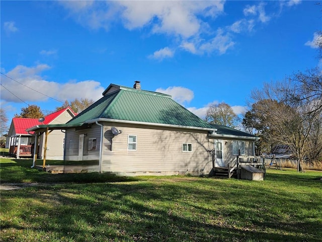 rear view of house featuring a lawn