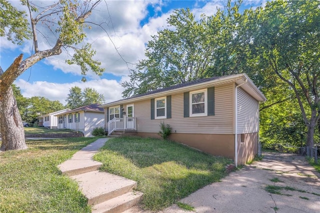 single story home with a front yard