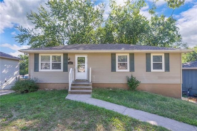 view of front of home featuring a front yard