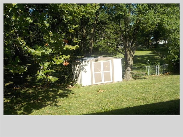 view of outdoor structure featuring a yard