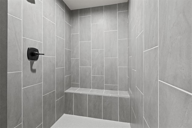 bathroom featuring tiled shower