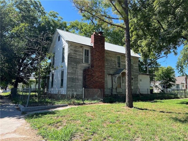 view of front of home with a front yard