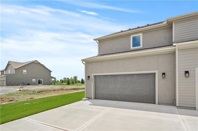 16993 W 164th Ter, Olathe, KS 66062 - garage with concrete driveway