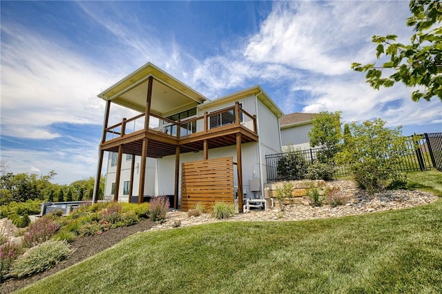 back of house featuring a lawn