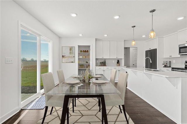 dining space featuring dark wood-type flooring, recessed lighting, and baseboards