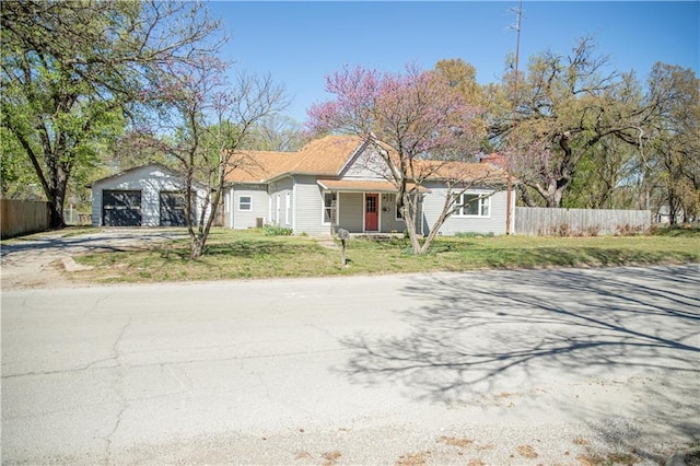 view of front of home featuring a front yard and a garage