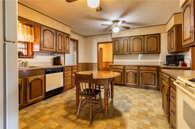 kitchen featuring a textured ceiling, ceiling fan, sink, and white appliances