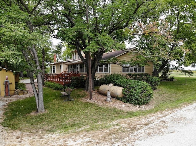 view of front of home featuring a front yard and a wooden deck