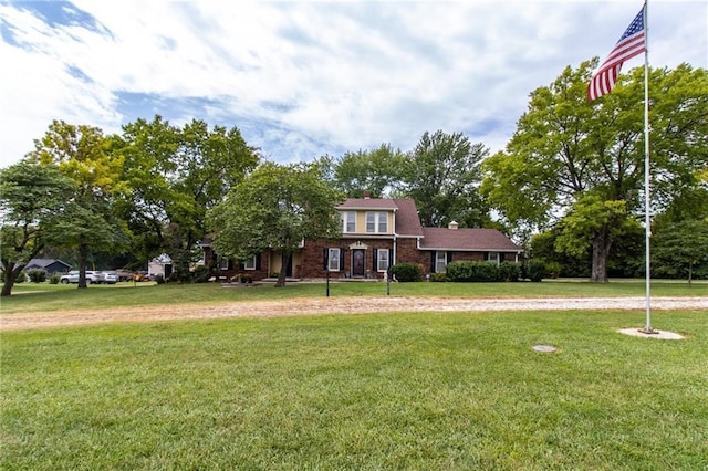 view of front of property featuring a front yard