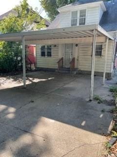 view of front facade featuring concrete driveway