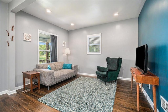 living room featuring recessed lighting, wood finished floors, and baseboards