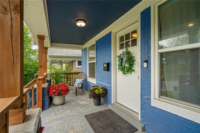 2937 Paseo Blvd, Kansas City, MO 64109 - entrance to property with a porch