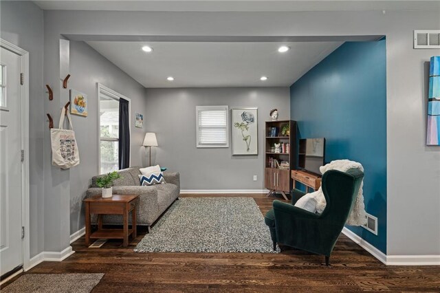 2937 Paseo Blvd, Kansas City, MO 64109 - living area featuring recessed lighting, wood finished floors, and baseboards