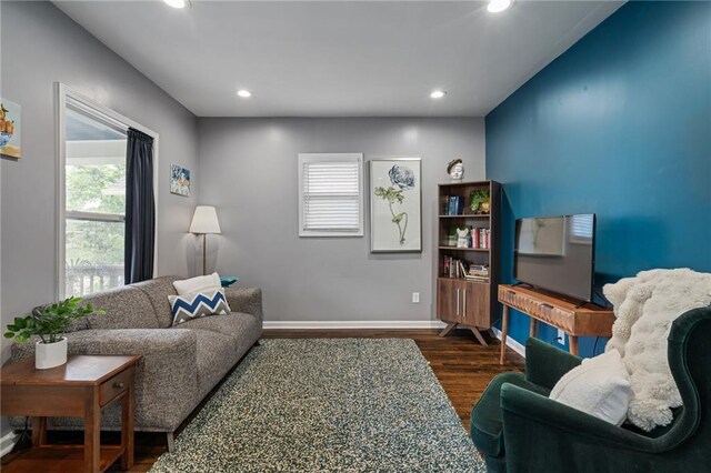 2937 Paseo Blvd, Kansas City, MO 64109 - living area featuring wood finished floors, recessed lighting, and baseboards